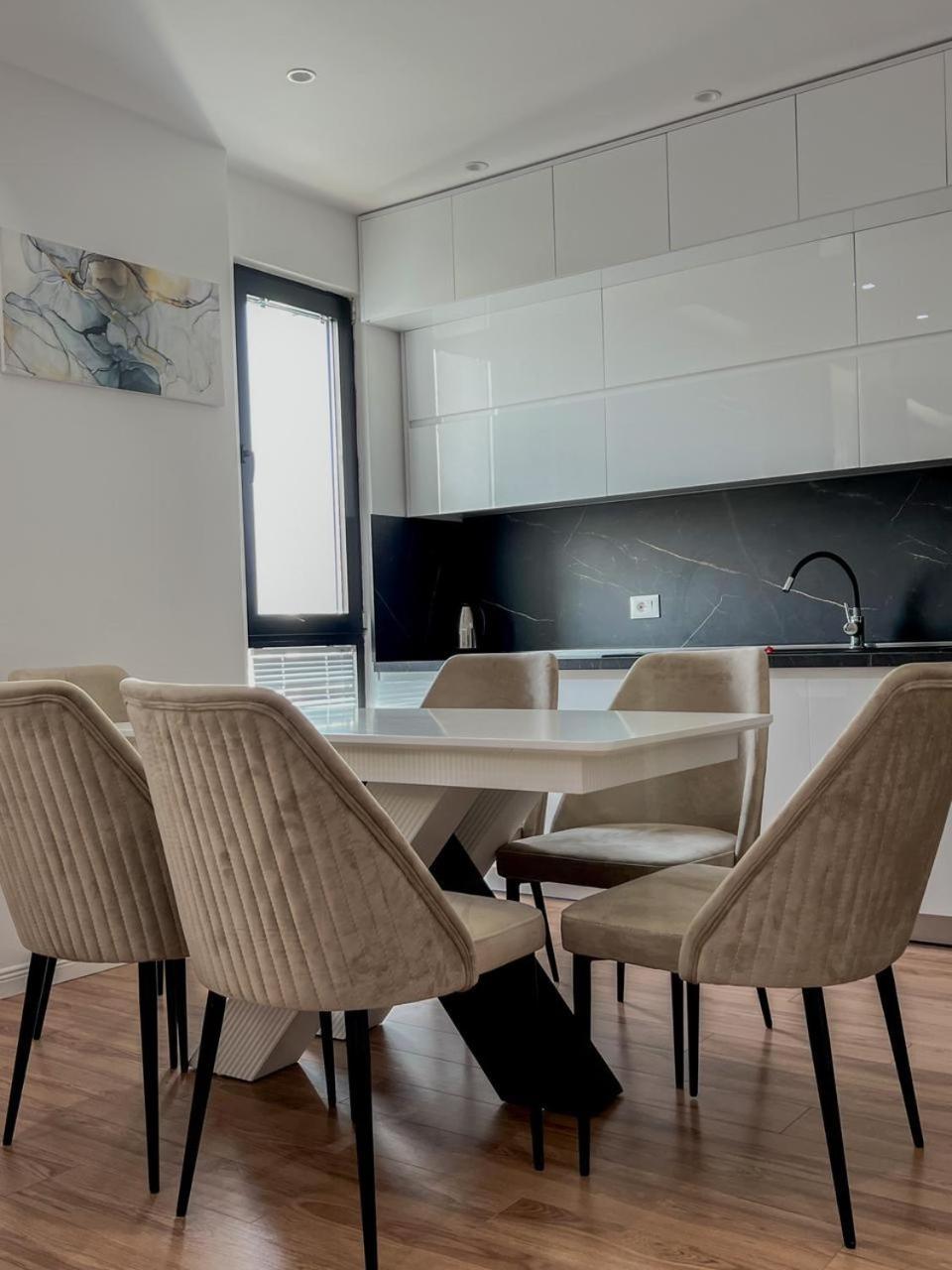 Lux Apartment At Arlis Tirana Exteriör bild