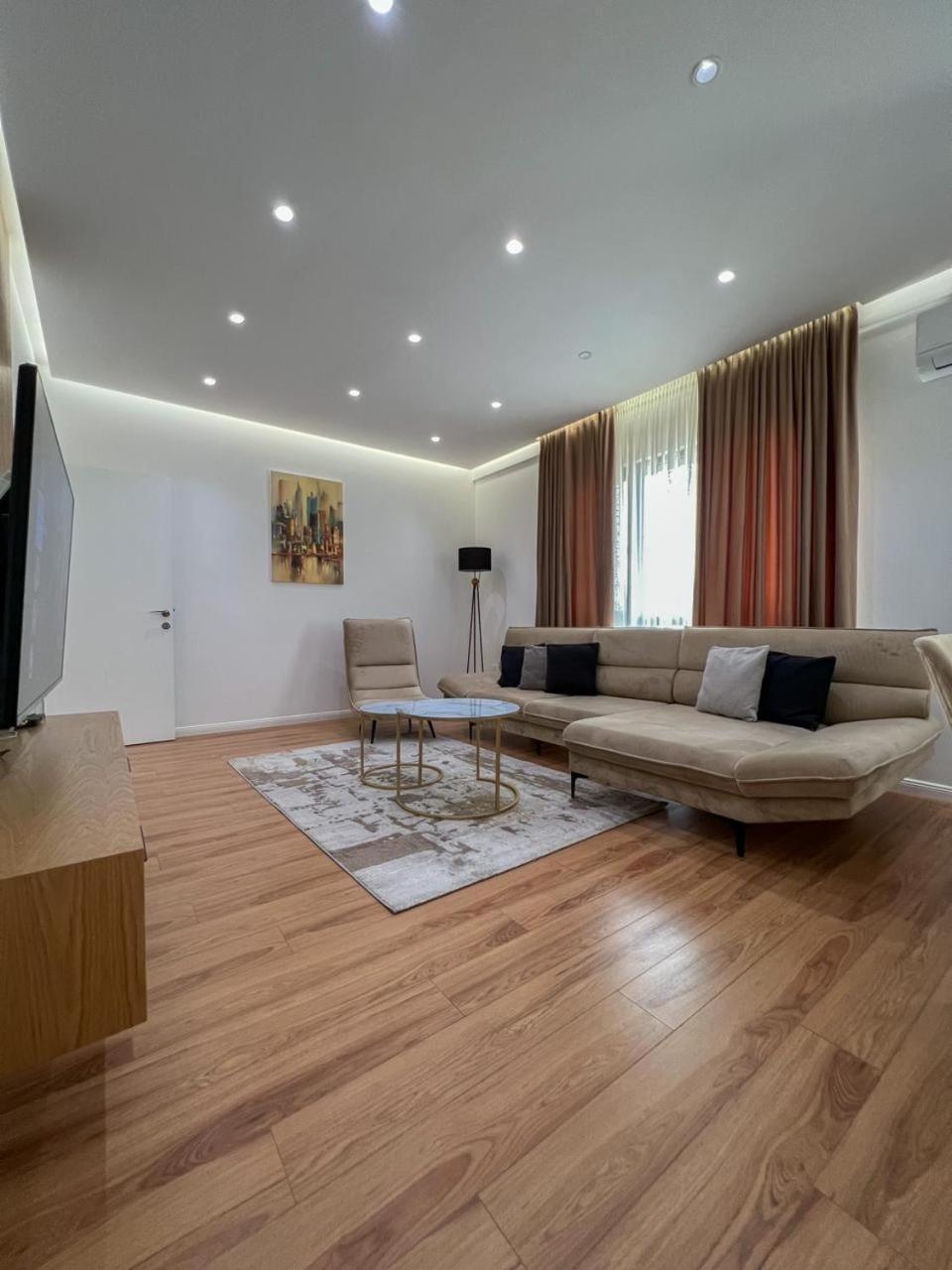 Lux Apartment At Arlis Tirana Exteriör bild