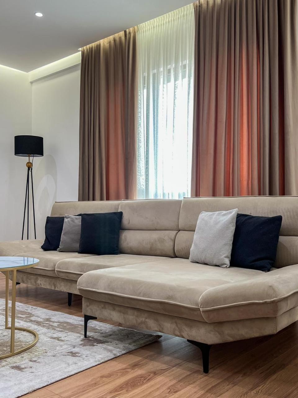 Lux Apartment At Arlis Tirana Exteriör bild