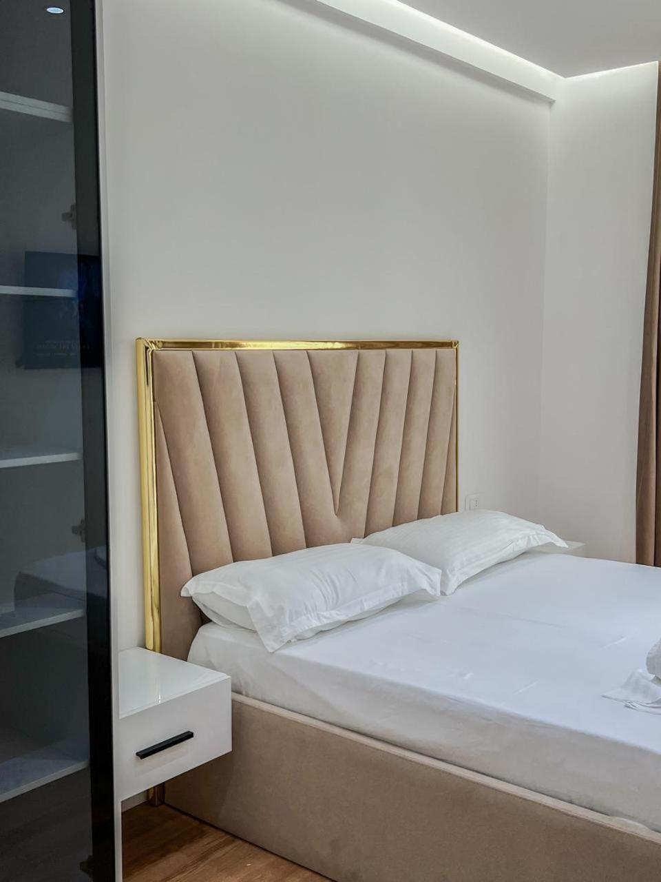Lux Apartment At Arlis Tirana Exteriör bild