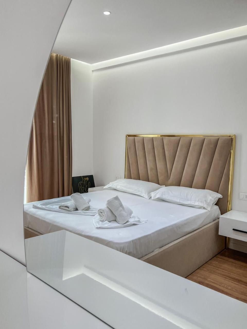 Lux Apartment At Arlis Tirana Exteriör bild