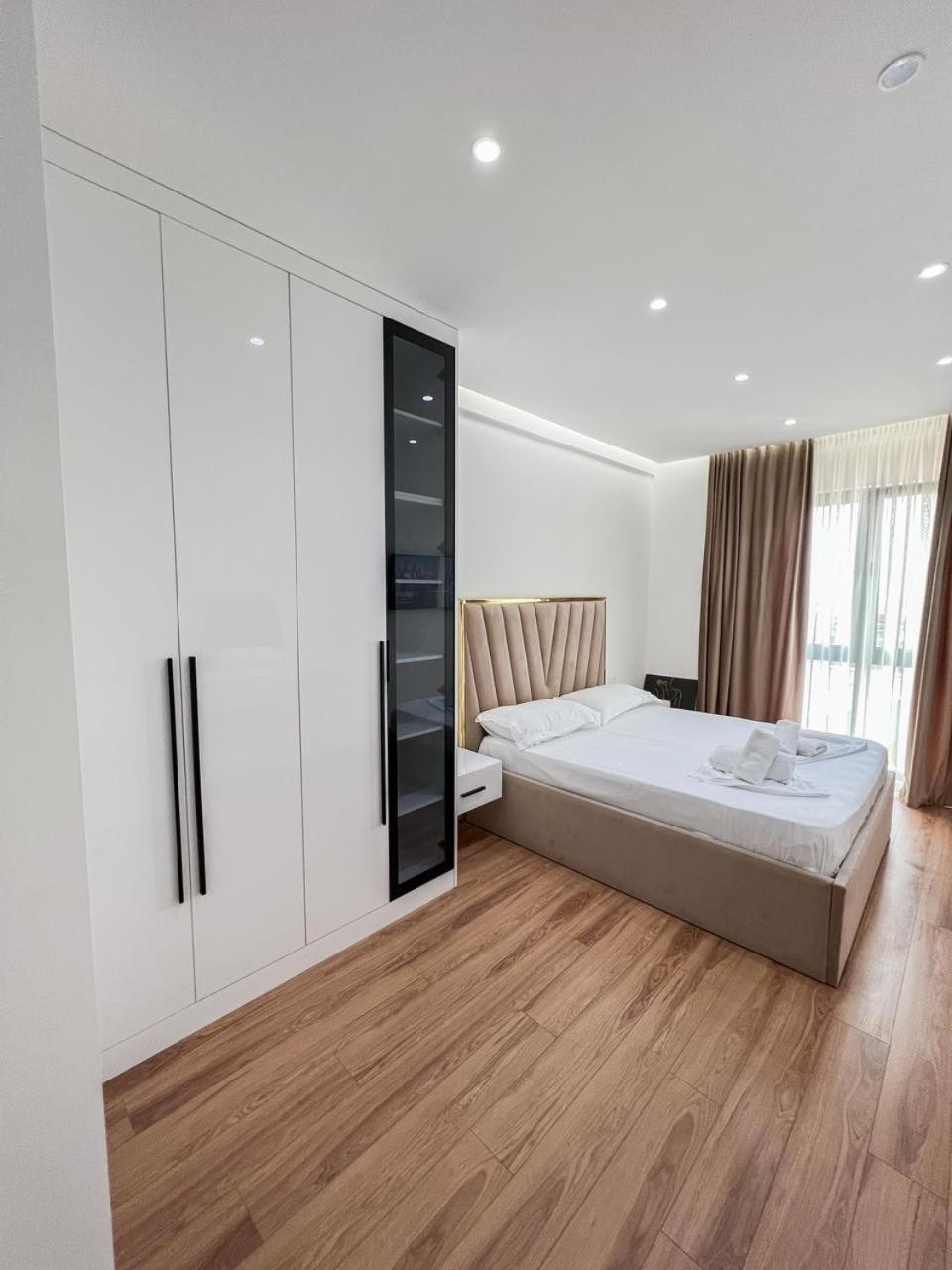 Lux Apartment At Arlis Tirana Exteriör bild