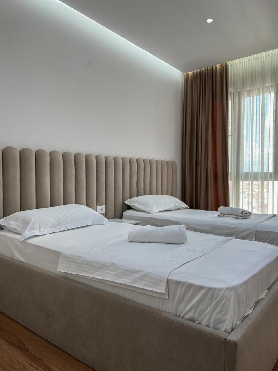 Lux Apartment At Arlis Tirana Exteriör bild
