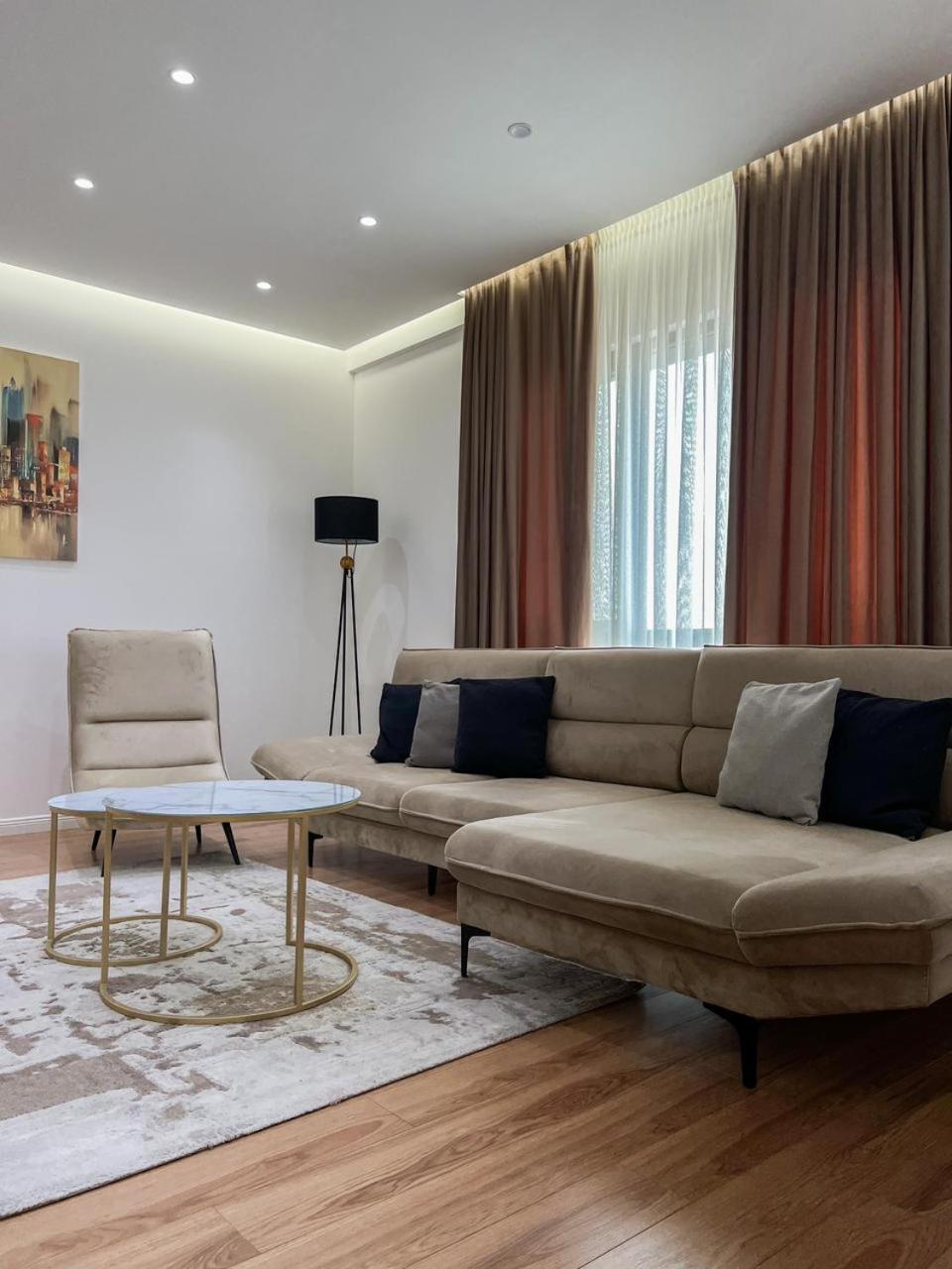 Lux Apartment At Arlis Tirana Exteriör bild