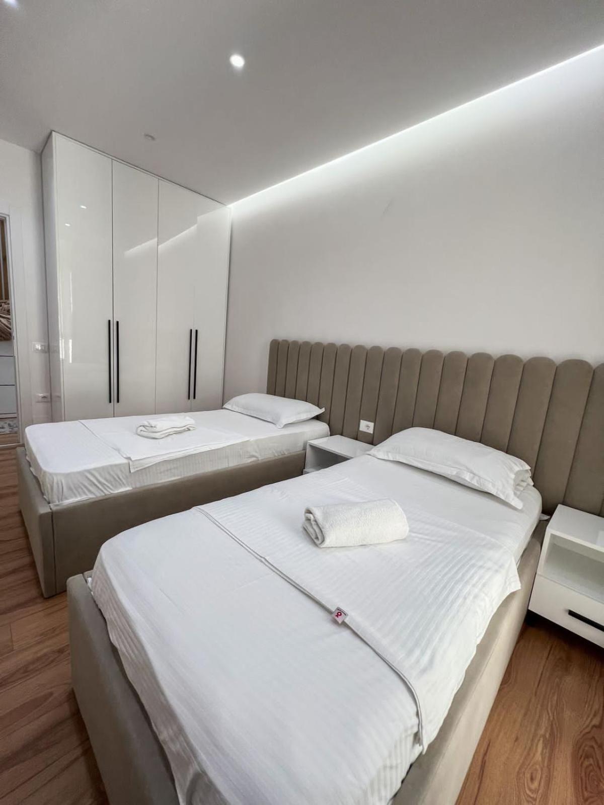 Lux Apartment At Arlis Tirana Exteriör bild