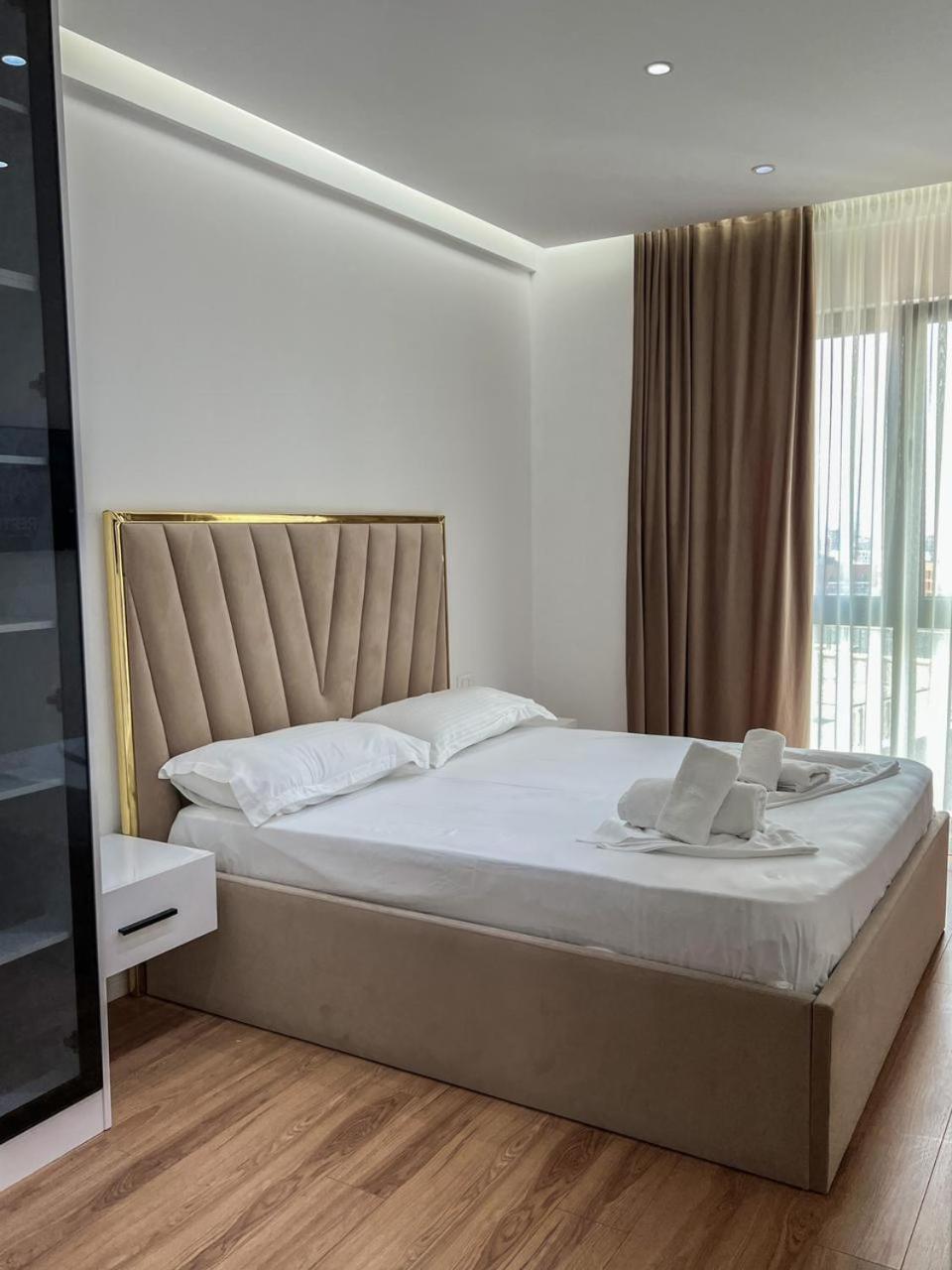 Lux Apartment At Arlis Tirana Exteriör bild