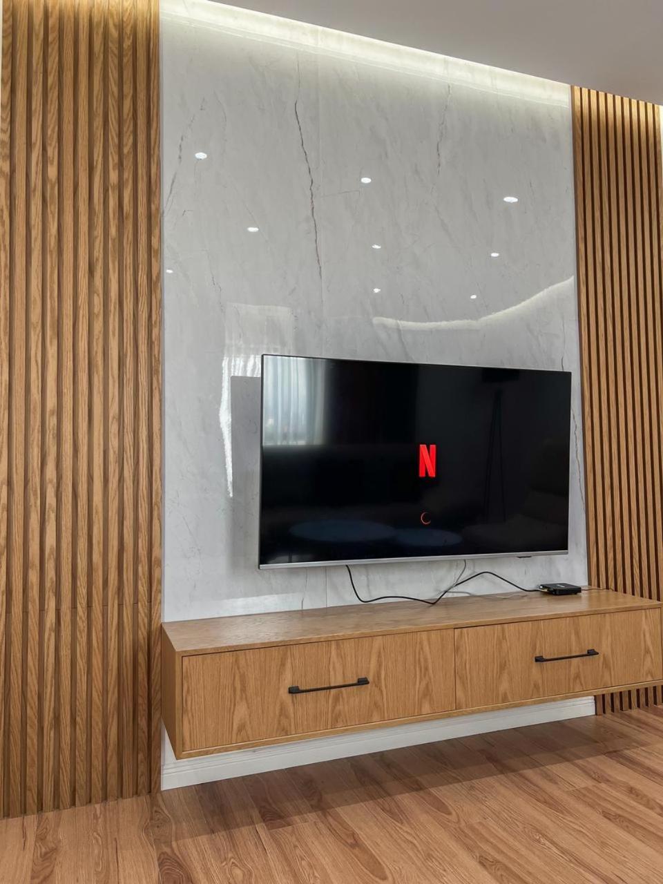 Lux Apartment At Arlis Tirana Exteriör bild