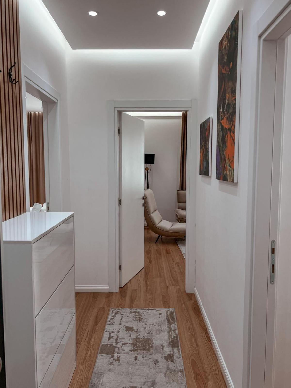 Lux Apartment At Arlis Tirana Exteriör bild
